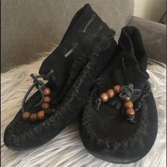 Shoes - Chic Black Moccasins with Bead Accents